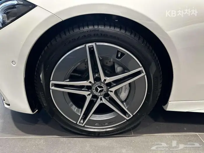 مرسيدس C200 AMG 2025 فل كامل بانوراما 4