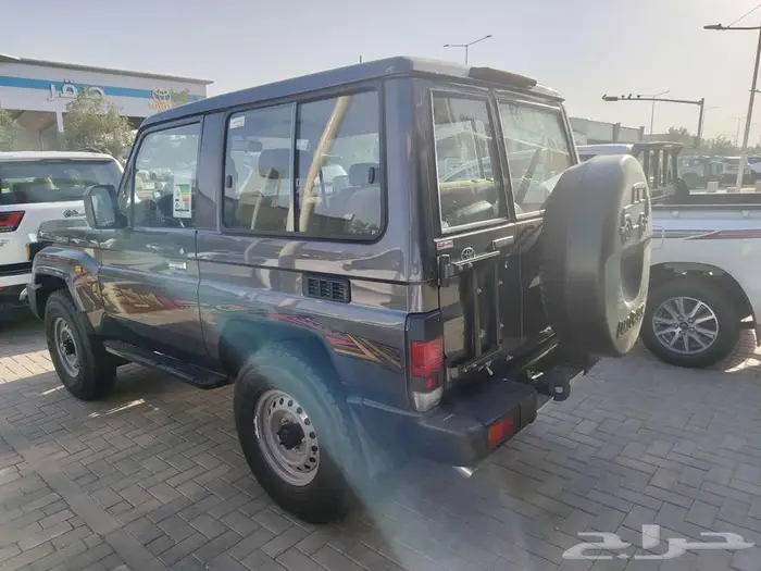 جيب تويوتا ربع سلق 2025 القير عادي بنزين 8