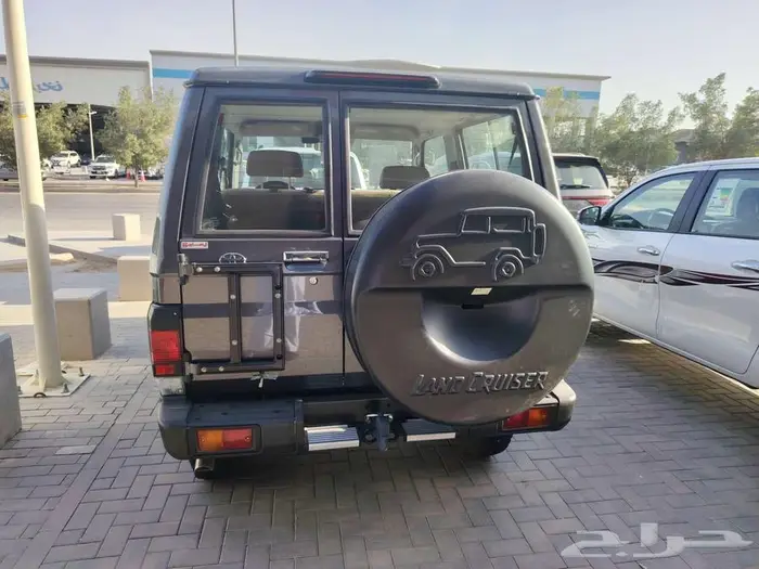 جيب تويوتا ربع سلق 2025 القير عادي بنزين 5