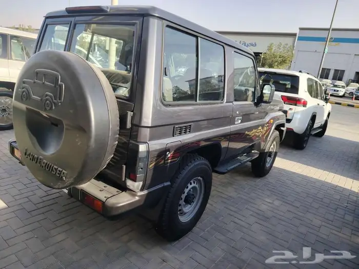 جيب تويوتا ربع سلق 2025 القير عادي بنزين 6