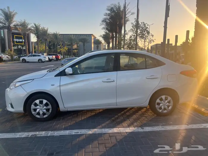 2022 تويوتا يارس 13