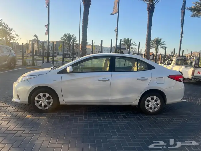 2022 تويوتا يارس 4