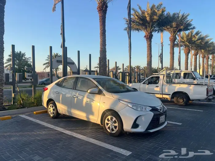 2022 تويوتا يارس 0