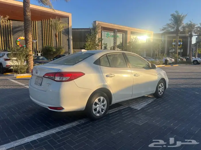 2022 تويوتا يارس 16