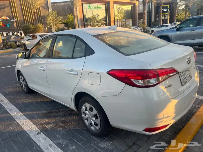 2022 تويوتا يارس 15