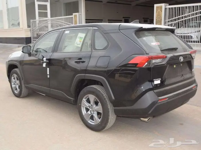 تويوتا راف فور LE استاندر بنزين 2025 سعودي 4