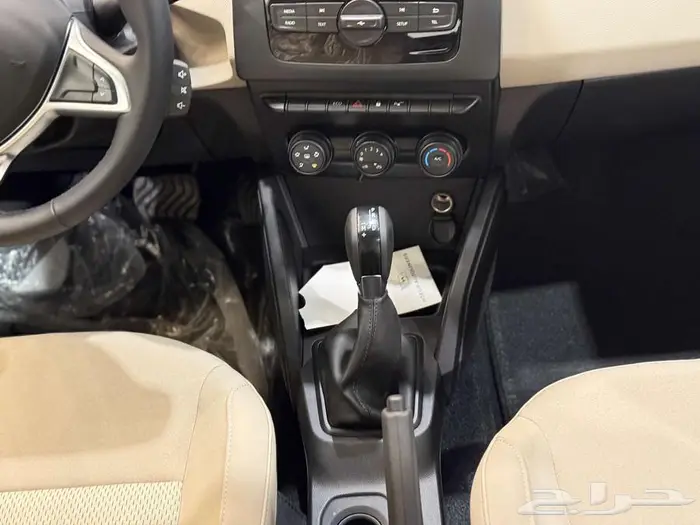 بقسط يبدأ من 952 ريال احصل على رينو داستر ستاندر 2025 4