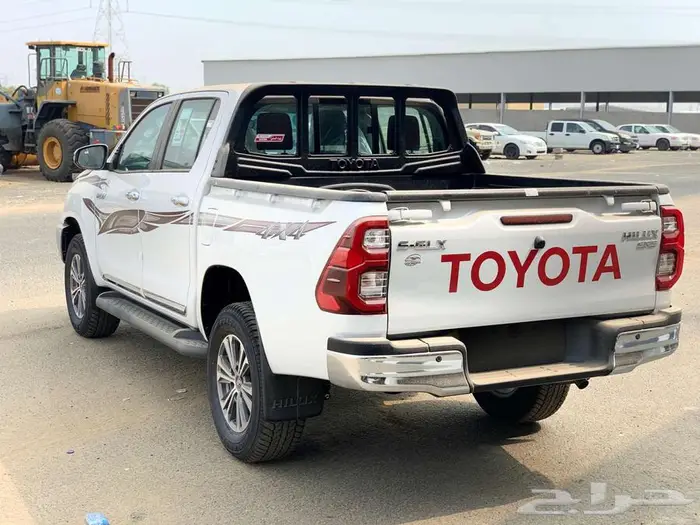 تويوتا هايلكس دبل بنزين جير عايدي 2025 اقل سعر 7