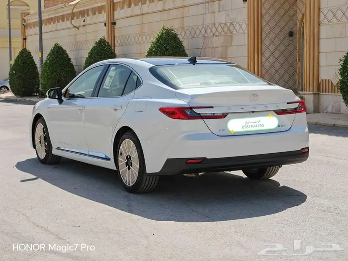 تويوتا كامري LEهايبرد موديل 2025 24