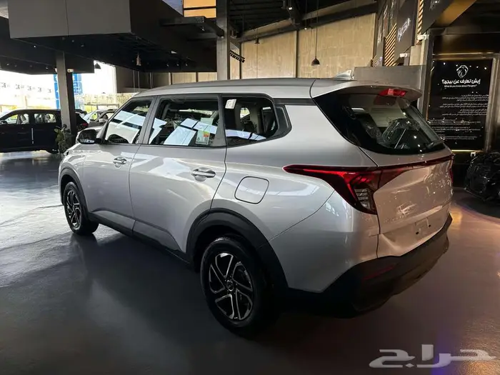 كيا كارنز 2025 ستاندر مطور مع كاميرا 9