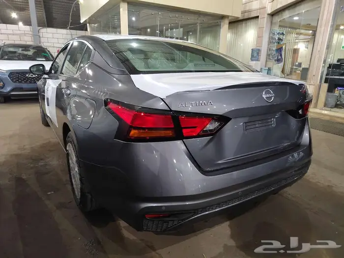 نيسان التيما موديل 2025 5