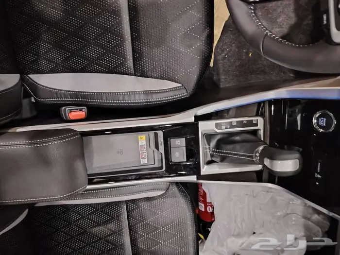 تويوتا فيلوز GLX بنزين 2025 فل كامل لون اسود 11