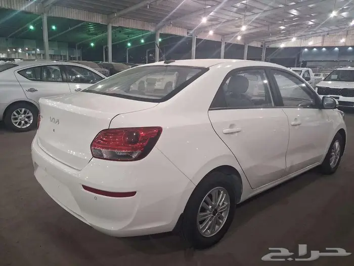 كيا بيقاس 2025 ابيض 4