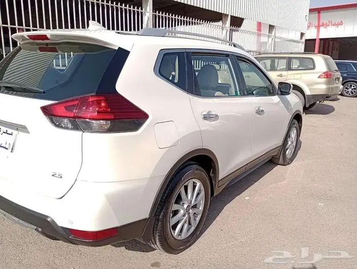 نيسان اكس تريل موديل 2022 4