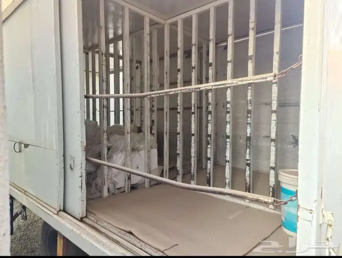 صندوق مواد غذائية ومياه وعصائر 2