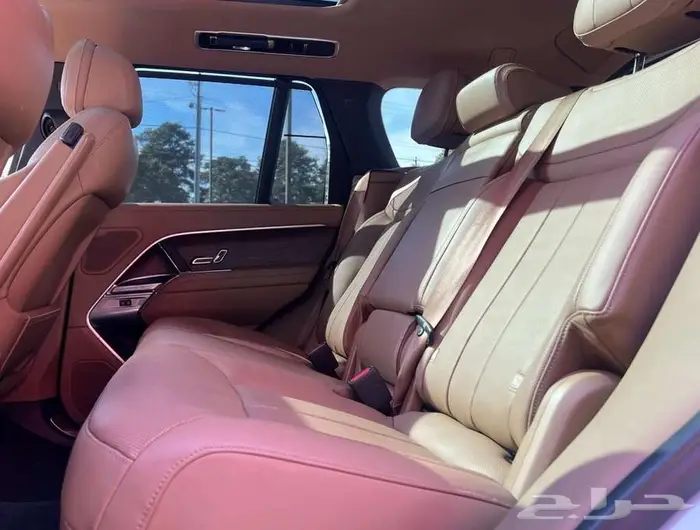 2023 Land Rover Range Rover SE 12