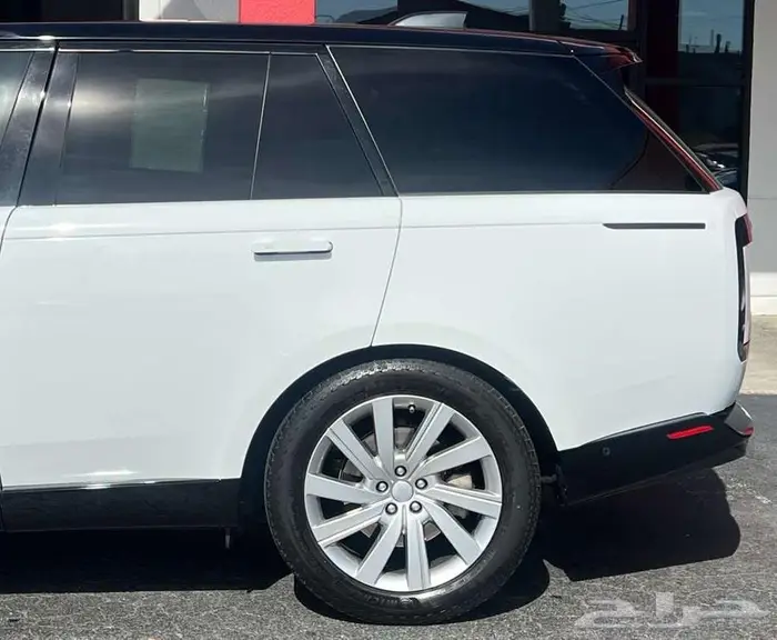 2023 Land Rover Range Rover SE 3
