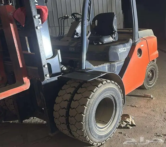 للبيع عدد 2 رافعة شوكية 5 طن 2020 نوع تويوتا ممتازة 4