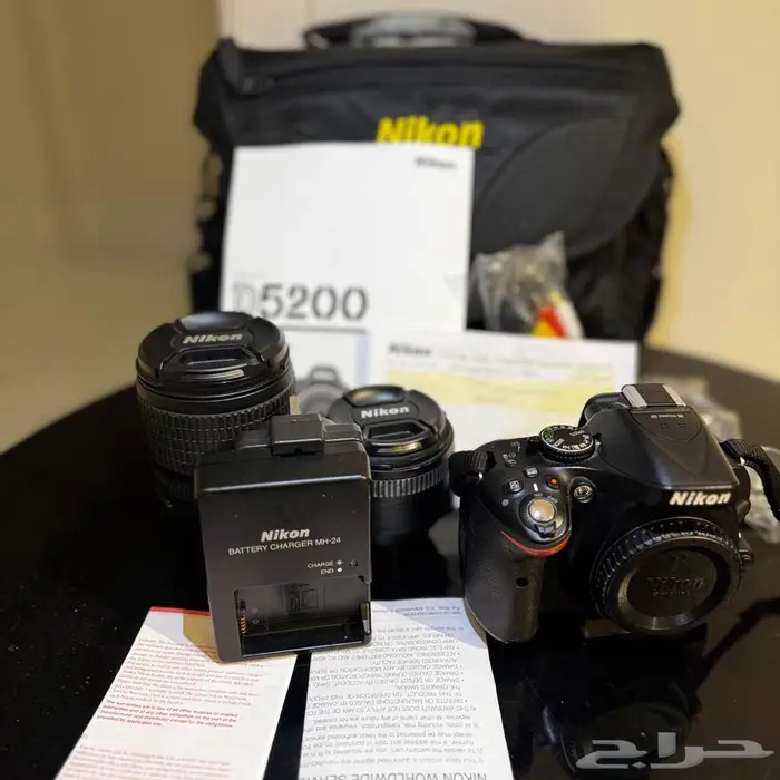 كاميرا نيكون D5200 مع استاند بحالة ممتازه 2