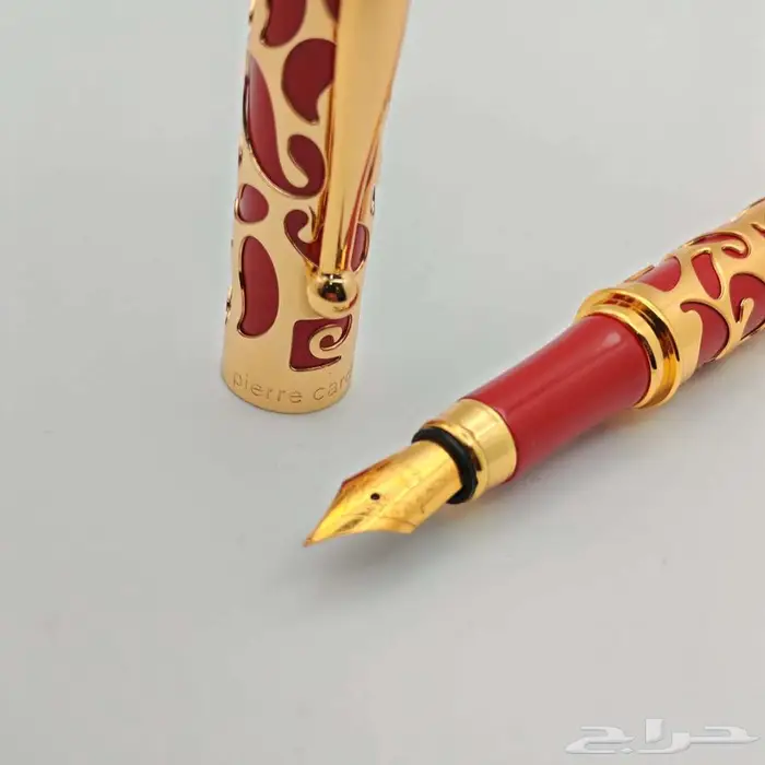 قلم بير كاردان حبر فاخر   تصميم ذهبي بنقوش حمراء 4