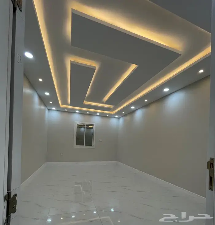 للبيع شقة دور ارضي مدخل خاص 5 غرف كبيرة بالرانوناء 3