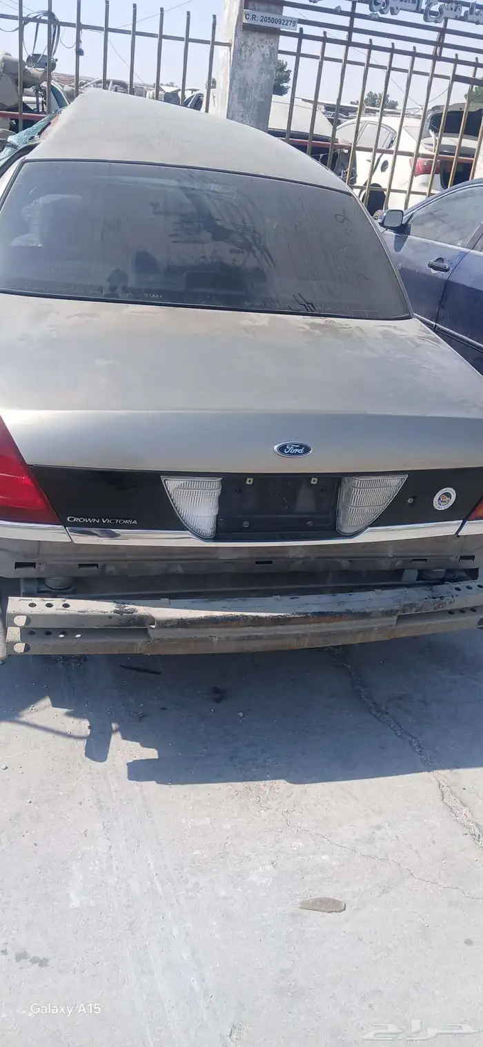 فورد فكتوريا موديل 2004قطع غيار فقط مكينه قير شرط 1