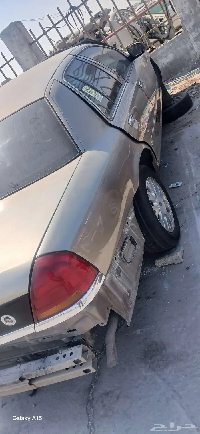 فورد فكتوريا موديل 2004قطع غيار فقط مكينه قير شرط 0