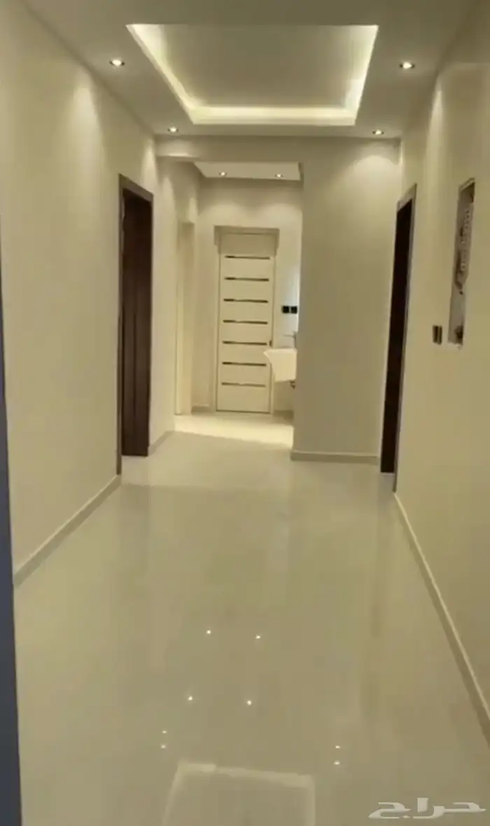 دور مع سطح بالنسيم الشرقي 0