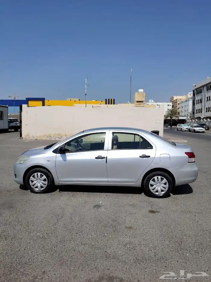 يارس 2013 قير عادي السيارة مشروطه 0