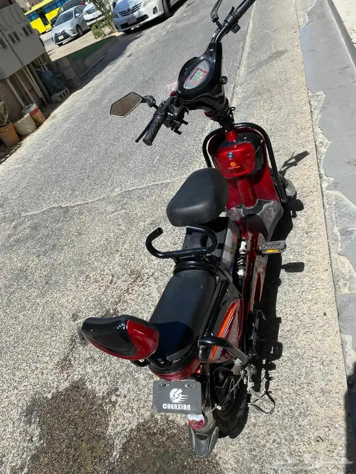 للبيع اسكوتر كلشي فيه سليم ونضيف استخدام شهر وشرط نضيف مافيه 0