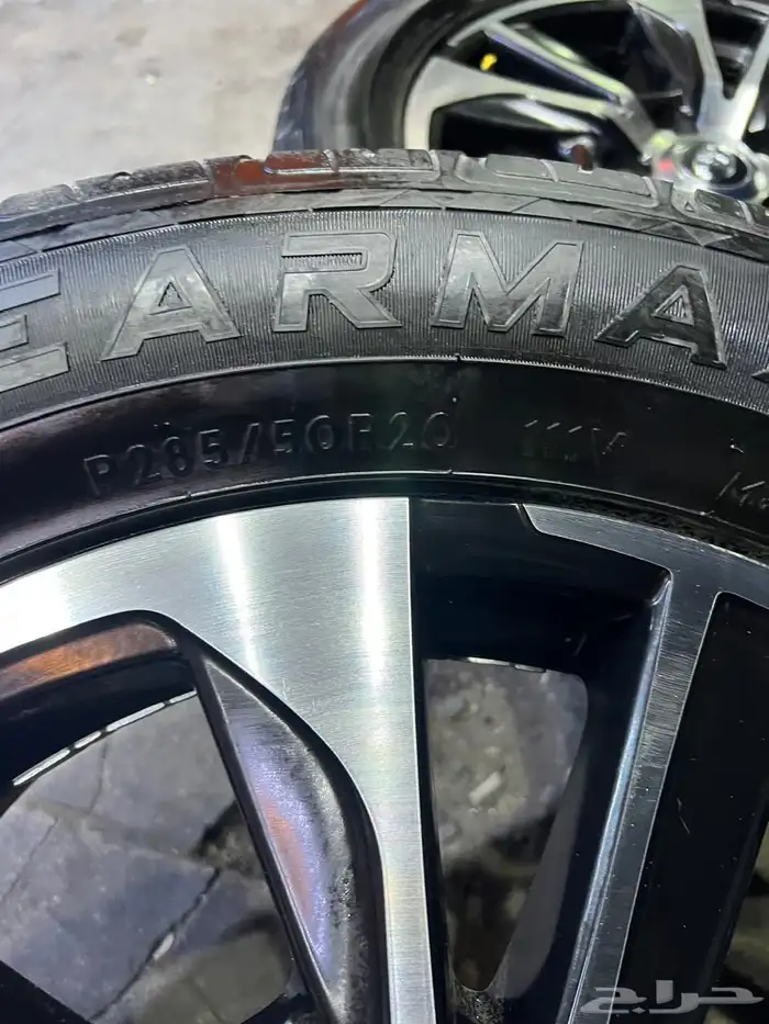 جنوط تورنج 2021 مع كفرات صيني مقاس 285.50.20 تاريخ 25 8