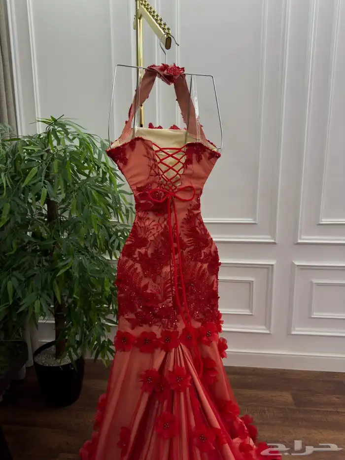 فستان سهرة دانتيل مطرز ورود بارزة 2