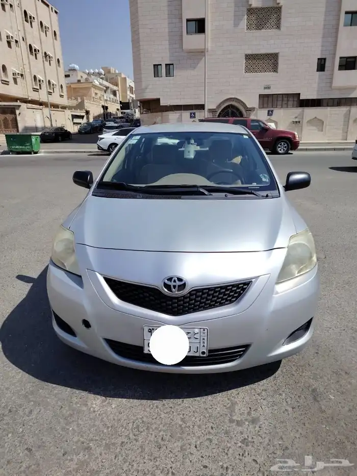 يارس 2013 قير عادي السيارة مشروطه 8