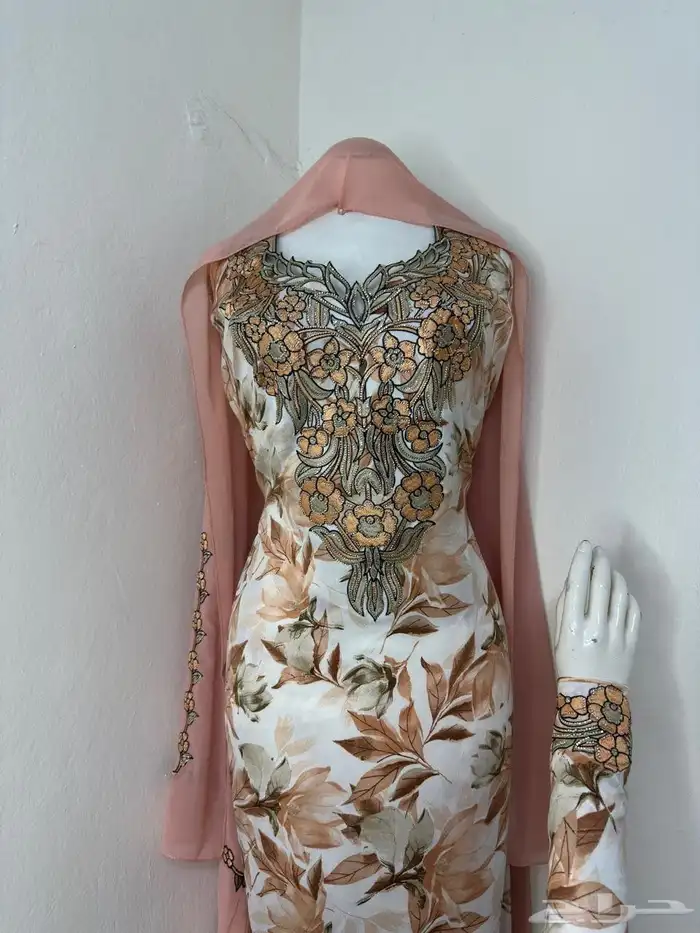 مخاوير قطع غير مفصلة تطريز على الصدر والاكمام 3