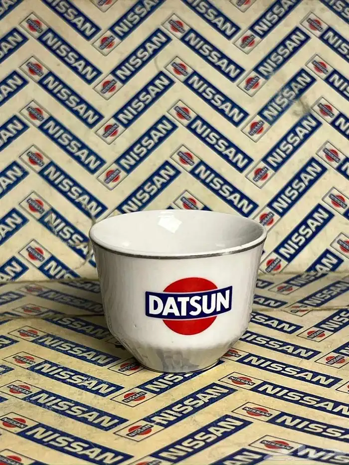 فناجيل شاهي وقهوة بشعار نيسان وداتسون 11