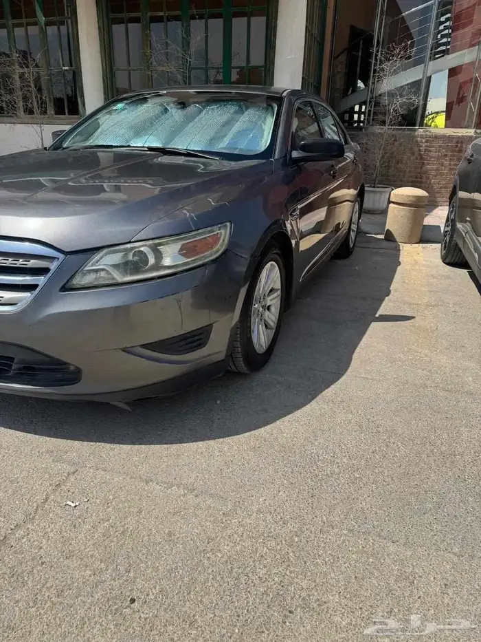 Ford Taurus 2012 1