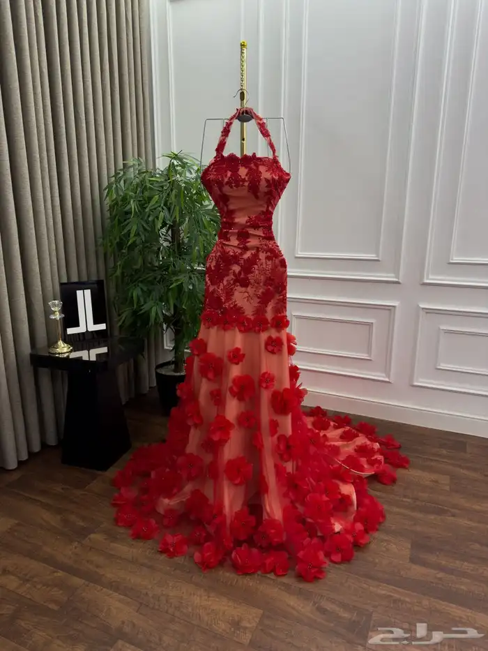 فستان سهرة دانتيل مطرز ورود بارزة 0