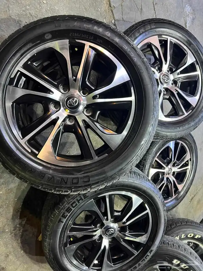 جنوط تورنج 2021 مع كفرات صيني مقاس 285.50.20 تاريخ 25 2