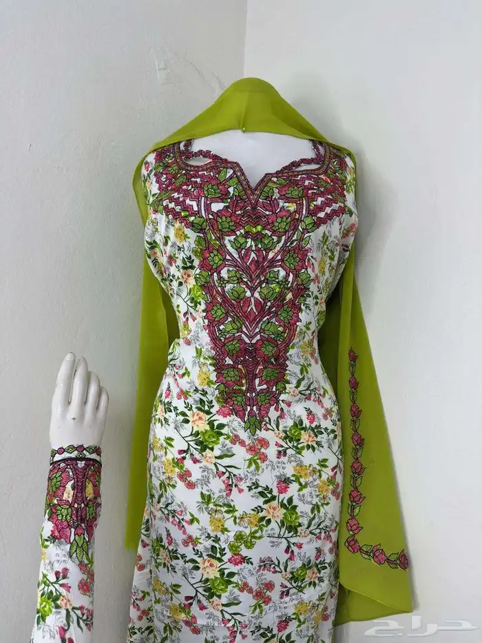 مخاوير قطع غير مفصلة تطريز على الصدر والاكمام 0