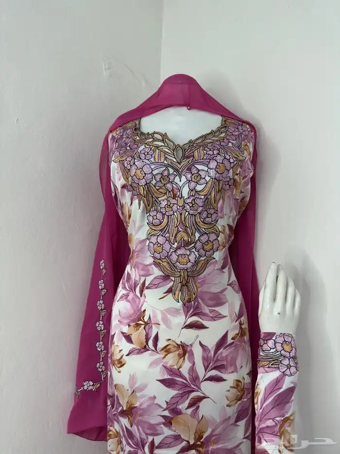 مخاوير قطع غير مفصلة تطريز على الصدر والاكمام 5