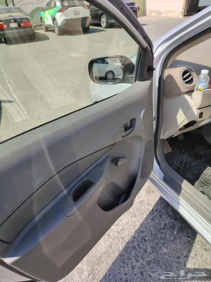 يارس 2013 قير عادي السيارة مشروطه 11