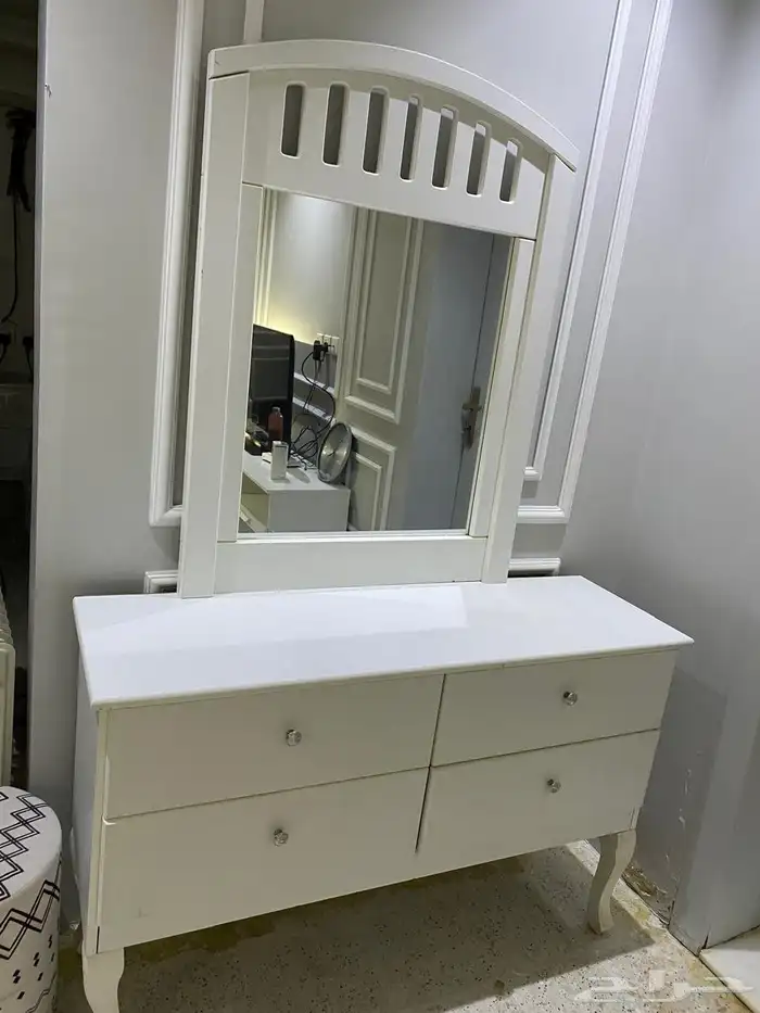 2دوالب مع تسريحات للبيع 0