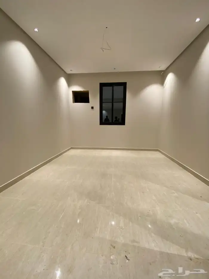 ادوار متكرره فاخرة للبيع بحي المطار 14