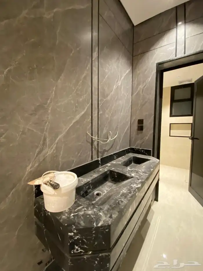 ادوار متكرره فاخرة للبيع بحي المطار 9