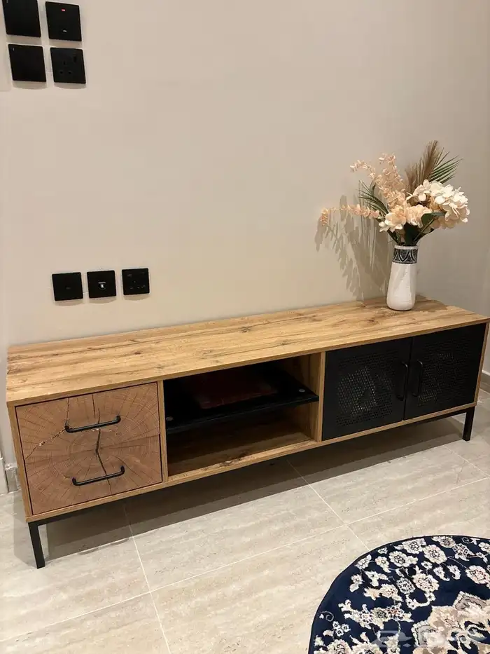 طاولة تلفزيون 1