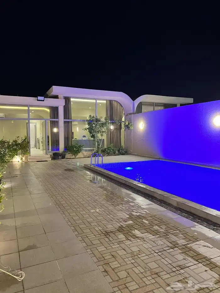 للايجار السنوي شاليه مودرن بحي الرمال 14