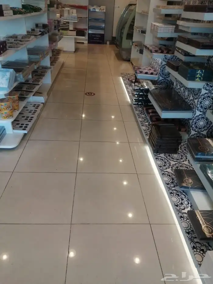 اغرض محل حلويات كامله ومن اجود انواع الخشب والثلاجات 9