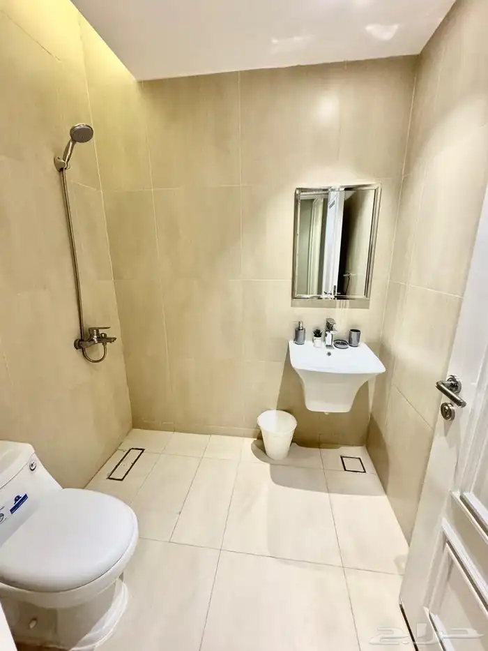 للبيع شقه استثماريه في النرجس 10