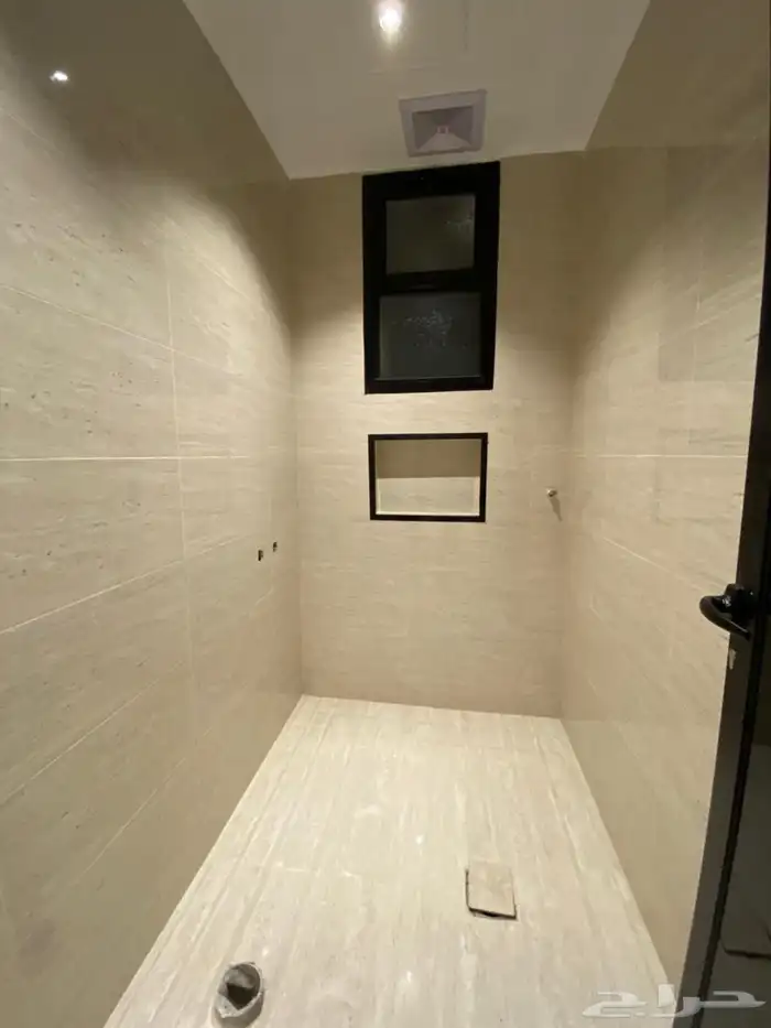 ادوار متكرره فاخرة للبيع بحي المطار 1