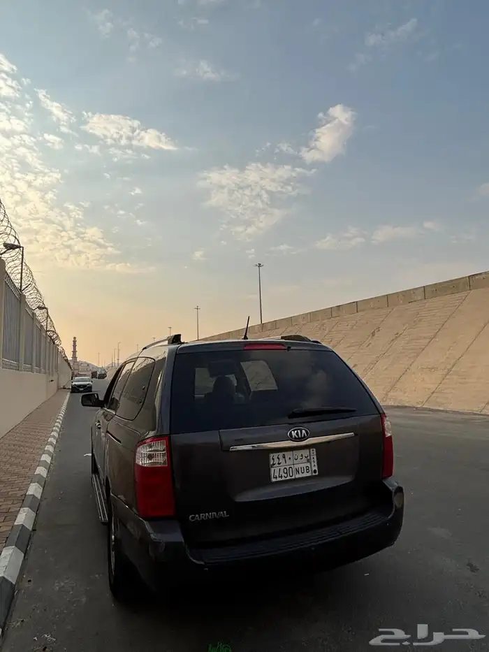 كيا كارنيفال موديل 2013 قمة في النظافة. 1